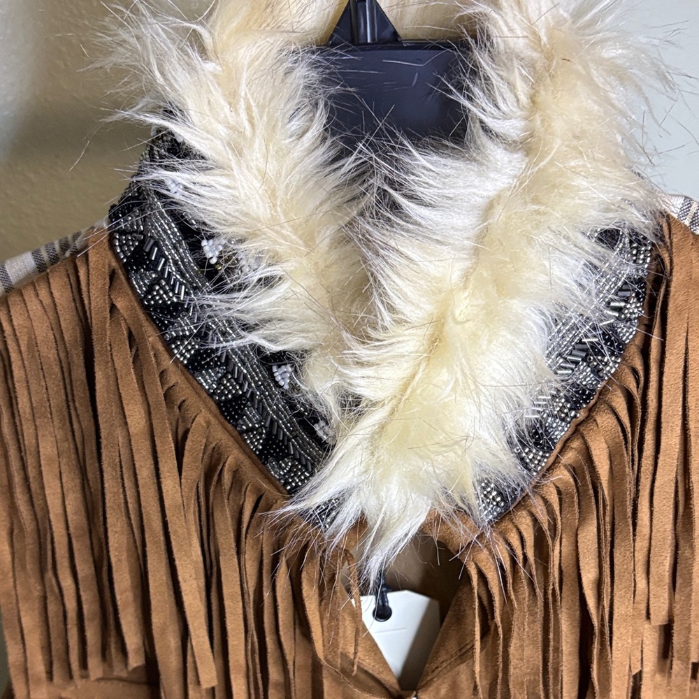 Miss Me Tan Fringe Vest with Patterned Fur Collar - Picture 3 of 7